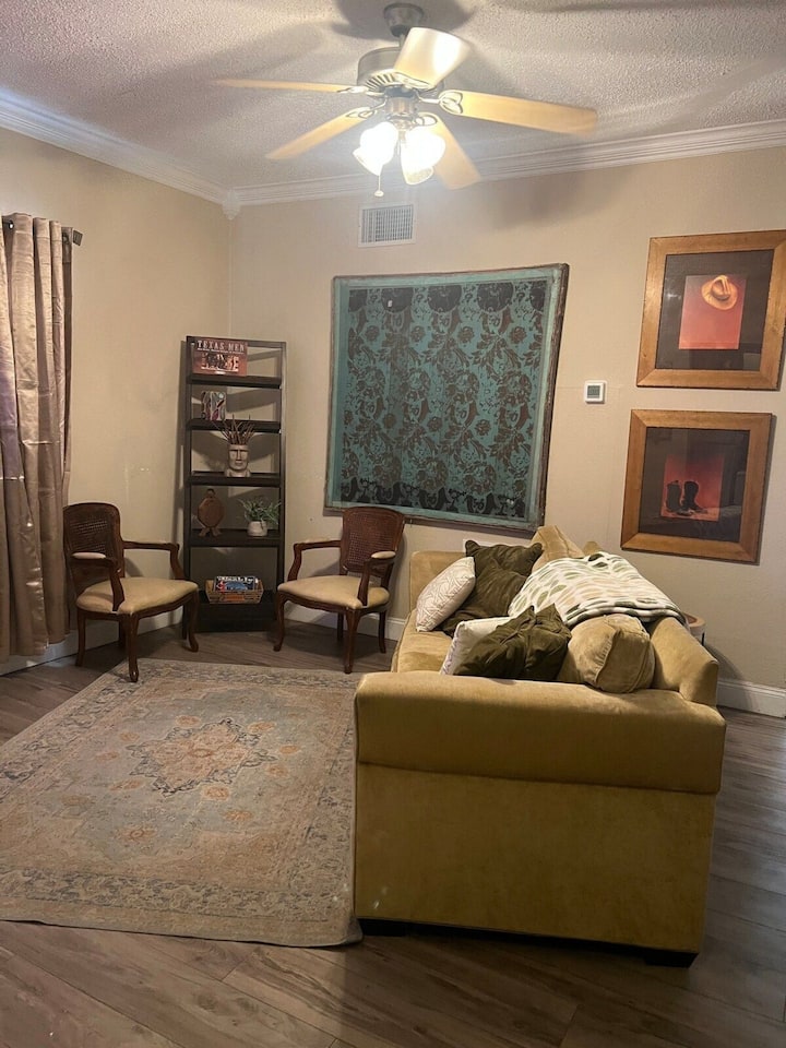 Comfortable 1br Condo In Downtown - Fort Worth