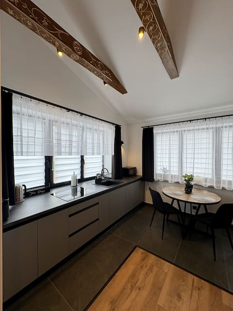 Top performing Airbnb: Black Apartment at the Gąsiors in Gmina Biały Dunajec