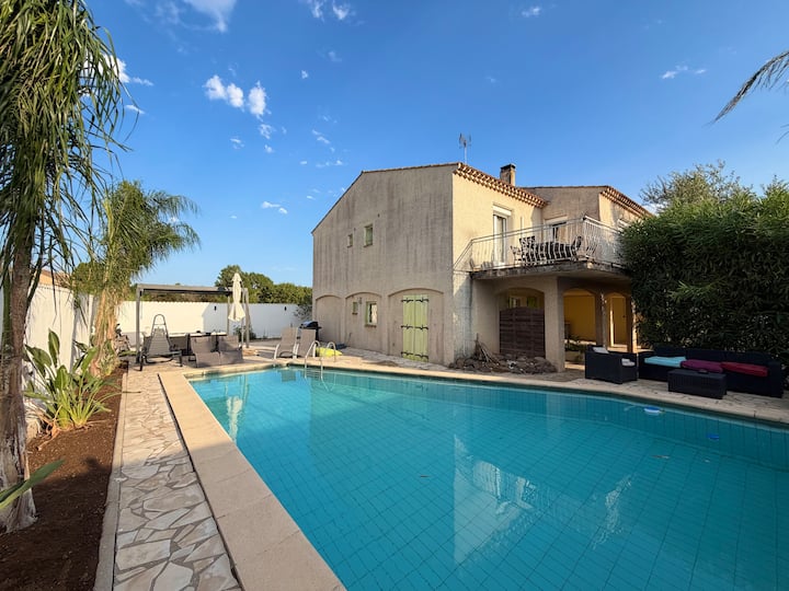 Villa Familiale Avec Piscine - Vias