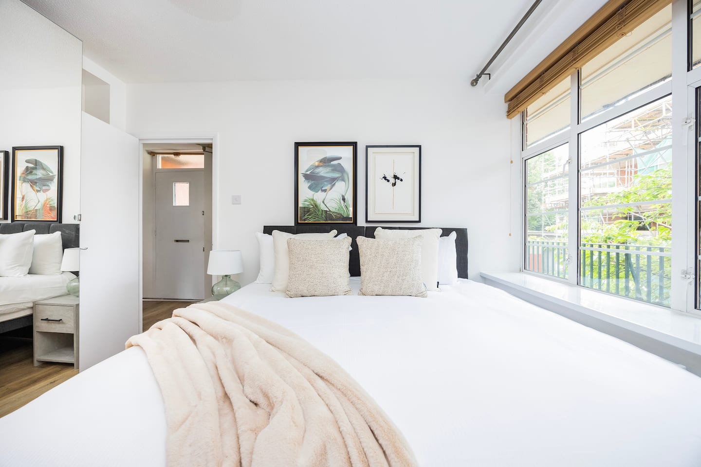 Contractor accommodation Churchdown — The kitchen and dining area of our 1-bedroom apartment in London, Cosy 1 Bedroom Apartment — Rotherhithe · Sleeps 3