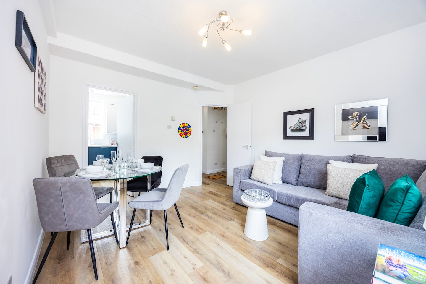 The bathroom of our 1-bedroom apartment in London, Cosy 1 Bedroom Apartment — Rotherhithe · Sleeps 3