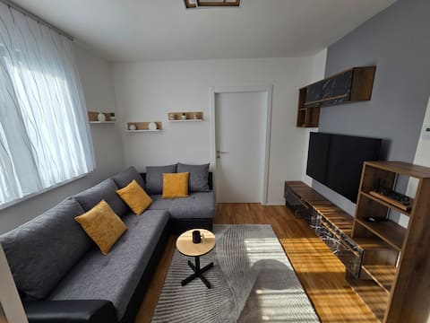 Popular Airbnb listing: Skyline Haven with private parking - 4 star in Gornja Dubrava