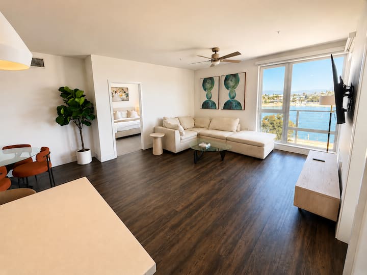 Modern Muse Waterfront 2br Resort + Free Parking - Marina del Rey, CA