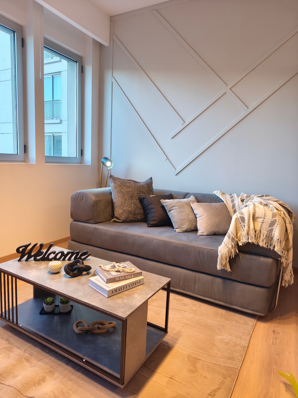 Studio moderno con cocina equipada