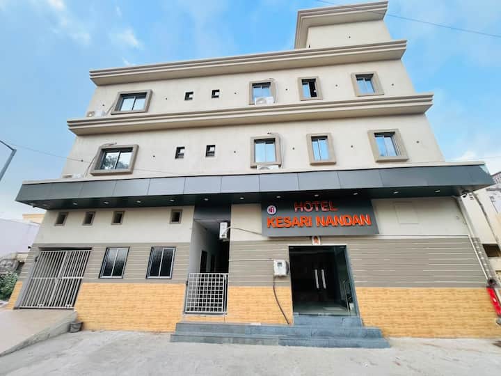 Hotel Shree Kesari Nandan-4 Bed Ac Room - Dwarka