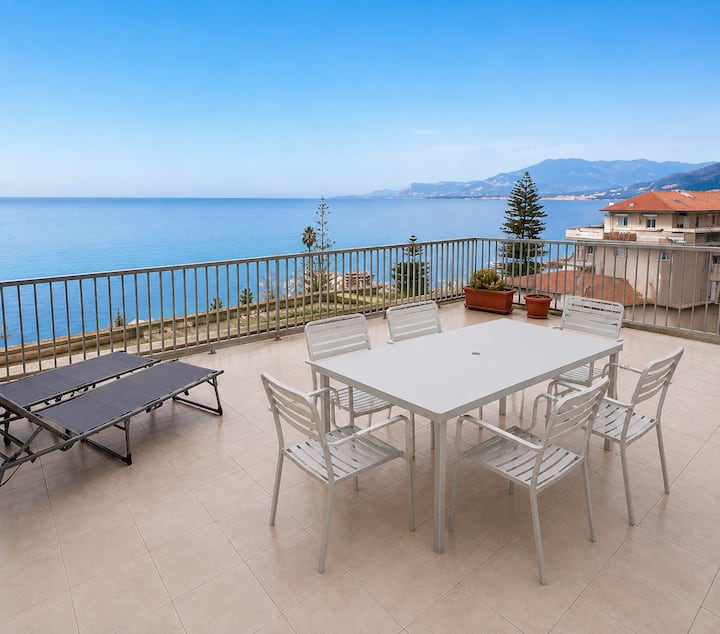 Sunset Penthouse - Attico Vista Mare E Parcheggio - Bordighera