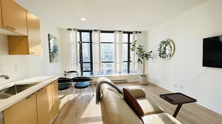Downtown 1br Suite In Prime Spot | Walk Everywhere - Vancouver