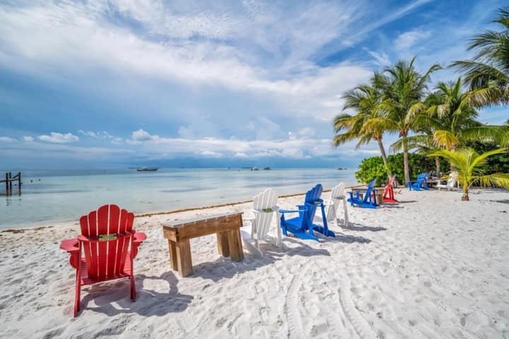 Private Beach, Waterfront House. Pool & Boat Dock - Islamorada, FL
