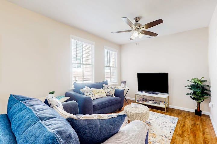 Single-story 3br With Central Ac, W/d, & Games - Savannah, GA