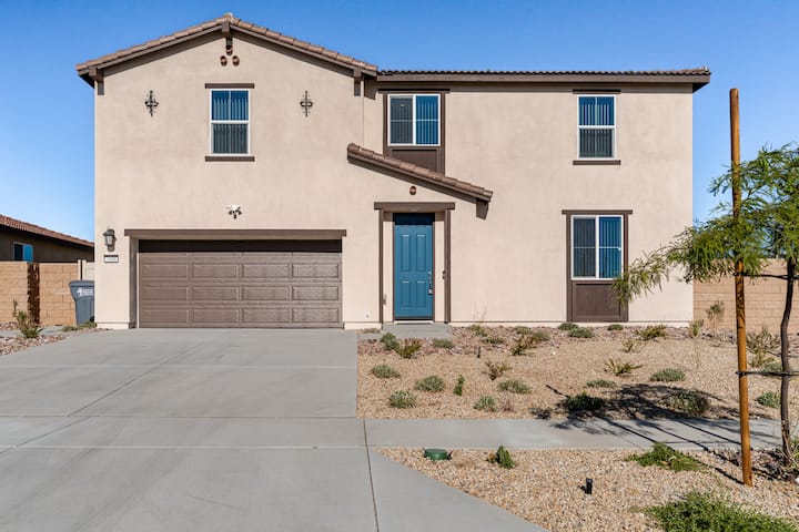 Brand New Luxury 5 Bedroom Home, Spacious & Modern - Hesperia