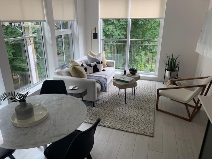 Bright 2br Suite | Walk To Commercial Drive - Vancouver