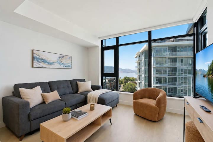 Aqua | Modern Lake View Condo - Kelowna
