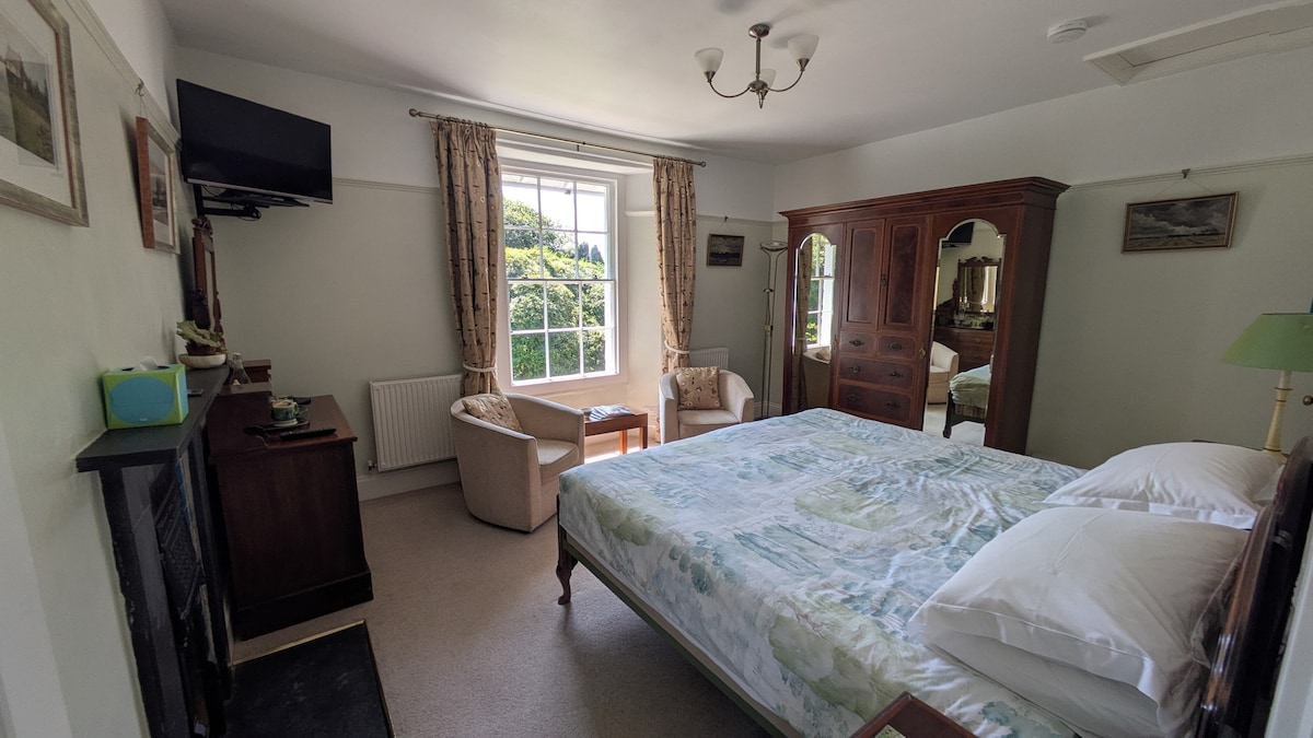 Bed & Breakfast in historic house near Boscastle