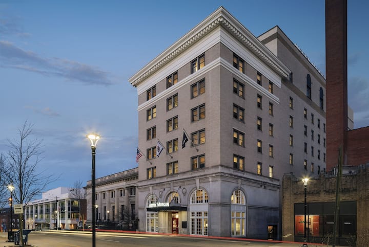 Hotel Morgan | King Deluxe | Historic Charm - Morgantown, WV