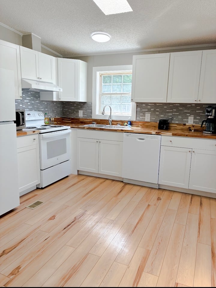 Lakeview Home 3/bd 2ba~pets - Burlington, VT