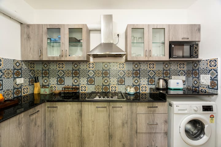 Full kitchen image 2