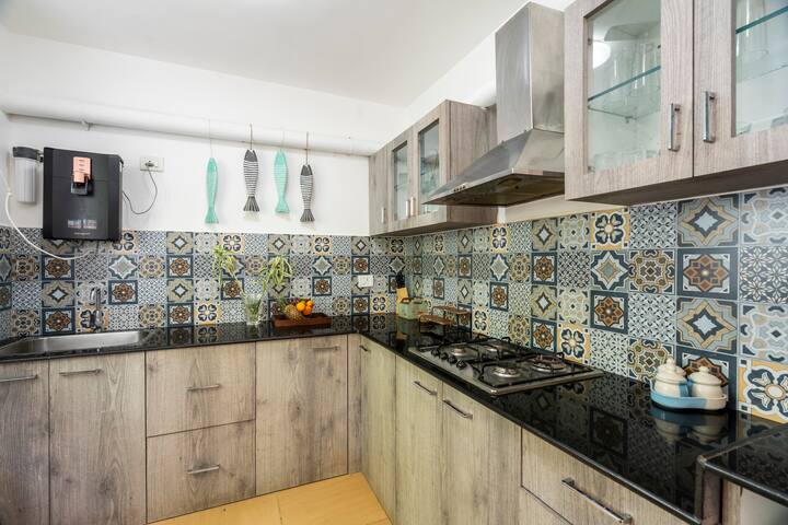 Full kitchen image 1