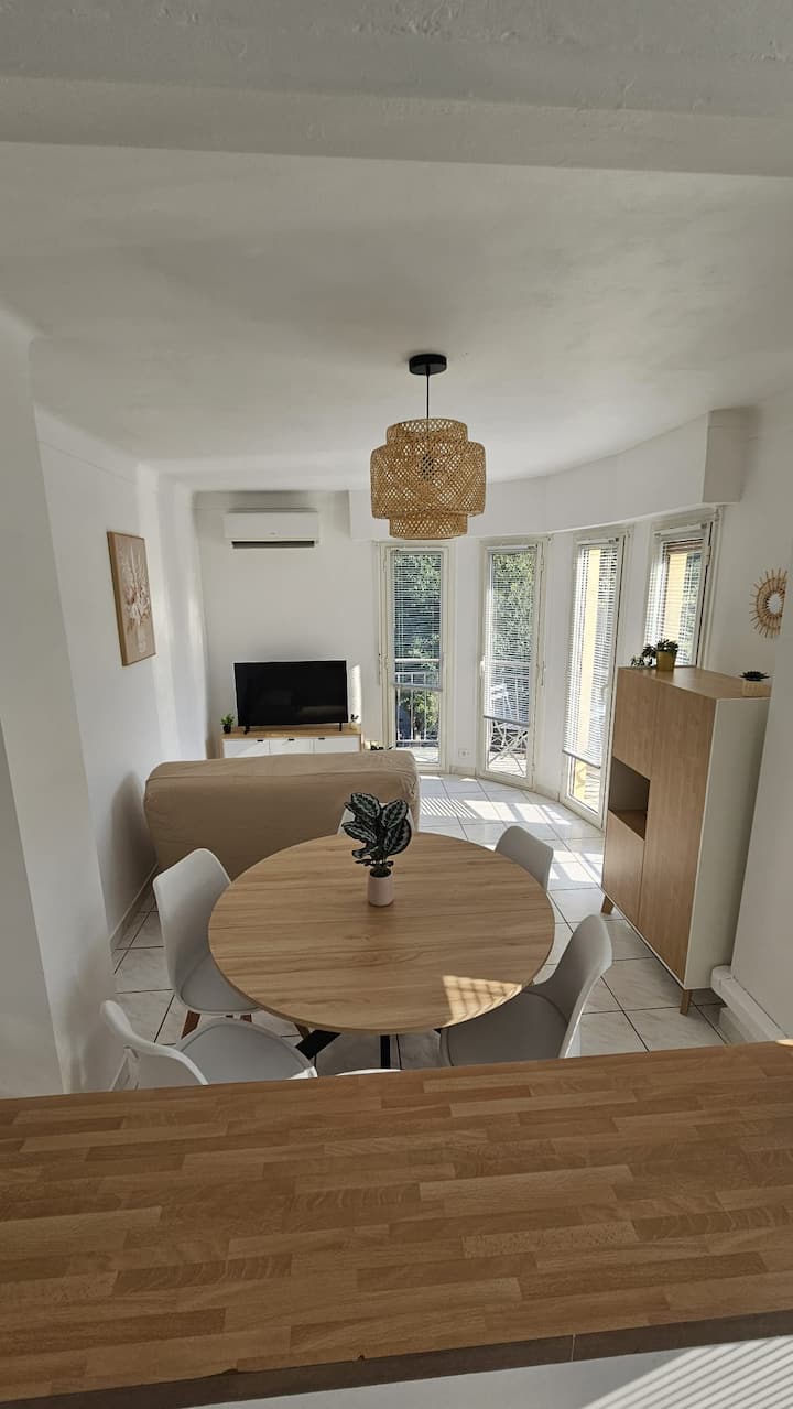 T3 Rénové Lumineux, Clim, Balcon, Proche Mer - Cagnes-sur-Mer
