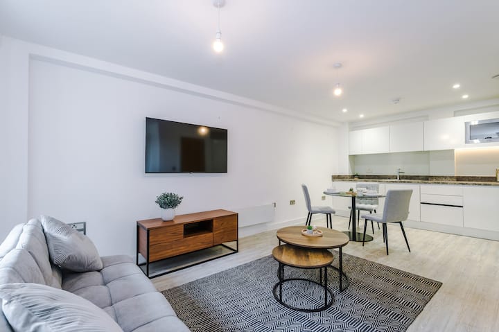 Modern Apartment | Spacious | Free Parking - Sakura