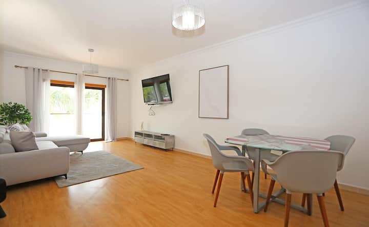 B84 - Lagos Urbe Holiday Apartment - Lagos