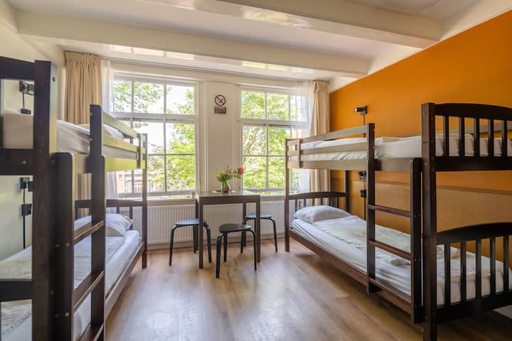 Six Person Private Family Room - Hotel Prinsenhof - Amsterdam