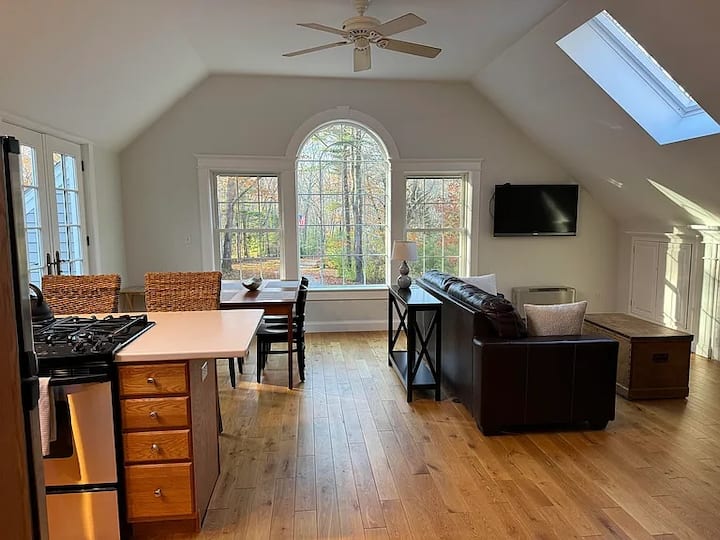 Kennebunkport Treehouse Apartment - Kennebunkport, ME
