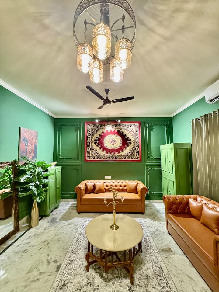 The Gallery House. 2 Beds, Lounge, 1 Bath, Kitchen - Chandigarh