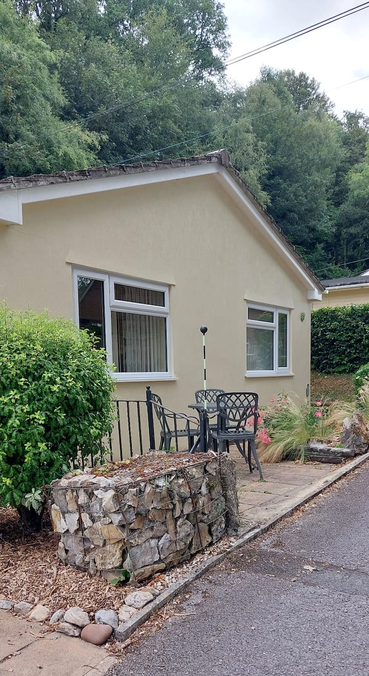 Fernhill Heights, Number Thirty Nine - Charmouth