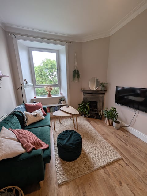 Successful Airbnb property: Entire Homely Flat in Edinburgh in Forth