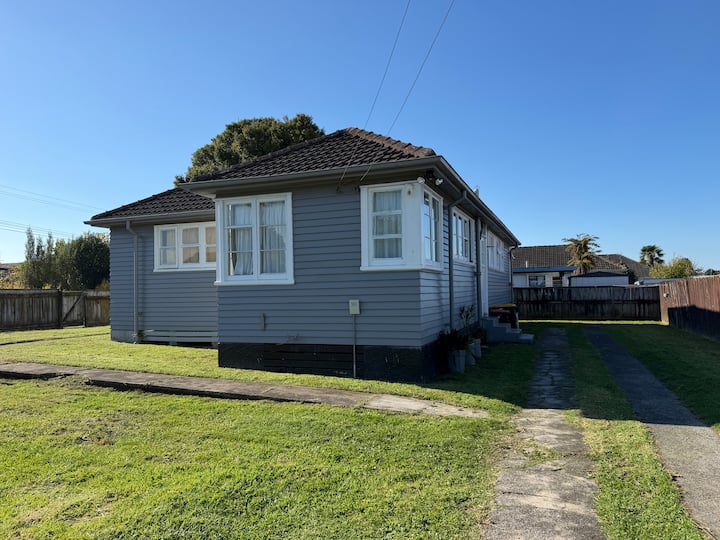 Old Bungalow Near Hospital - Tauranga