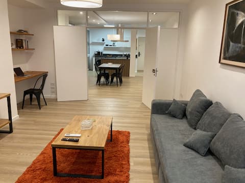 Top performing Airbnb: Spacious 2 bedroom, steps from Galerías Pacífico in Dock Sud