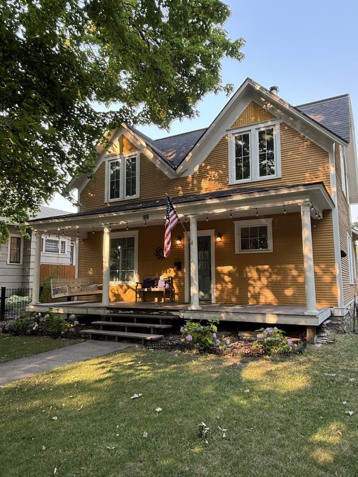 The Yellow Victorian House - 卡利斯佩爾