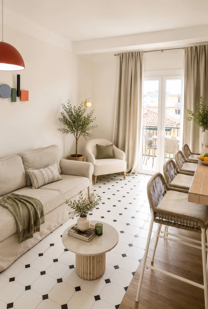 Spacious 3br  City Center  Balcony & Views - Sanremo