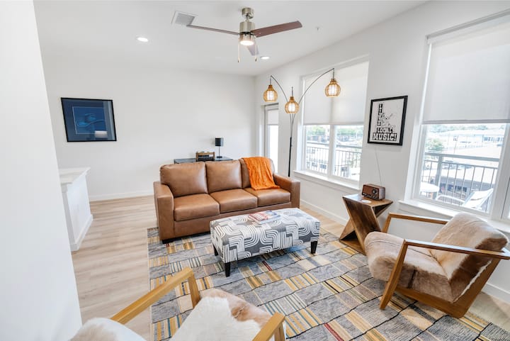New Suite With Private Balcony Near Globe Life - Arlington, TX