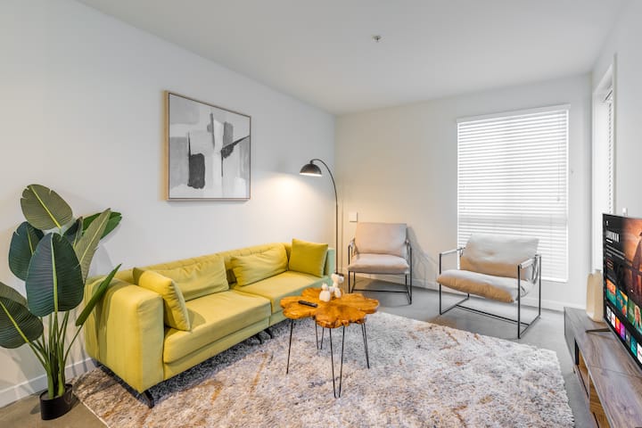 Modern Weho 1br Suite | K-bed, Pool, Gym & Parking - Los Angeles