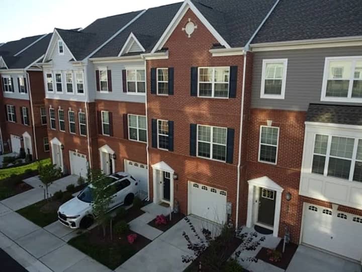 Desirable Elkridge Th Community! Central + Pool - Columbia, MD