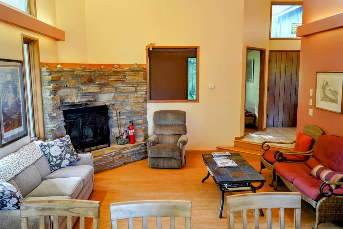 Living room and fireplace at Bayshore Upper Basecamp