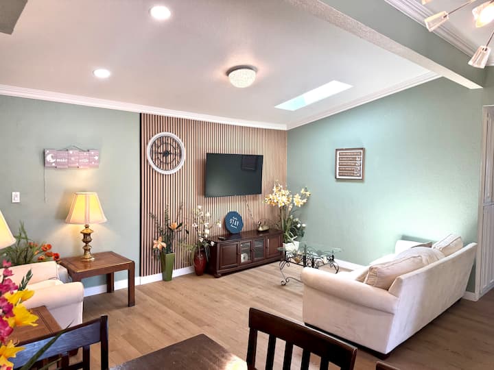 Cozy Sage Retreat 4b3b Front House - Whittier, CA