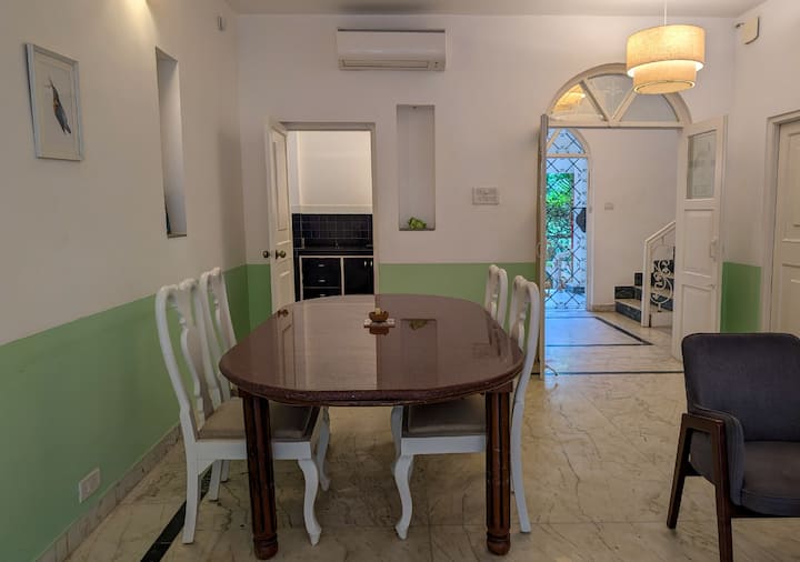 Dining area image 1