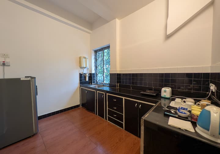Full kitchen image 2