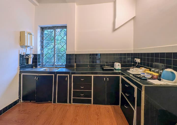 Full kitchen image 1