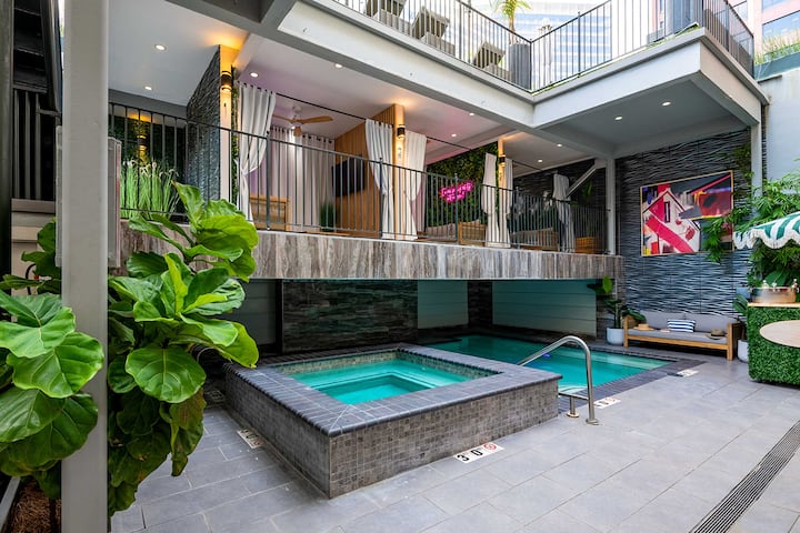 Poolside 4BR/4BA w Hot Tubs, Grill Near French Qtr - Condominiums