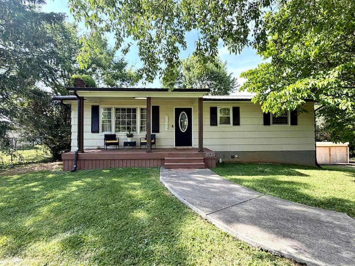 Cozy West Knox Home Away From Home - Clinton, TN