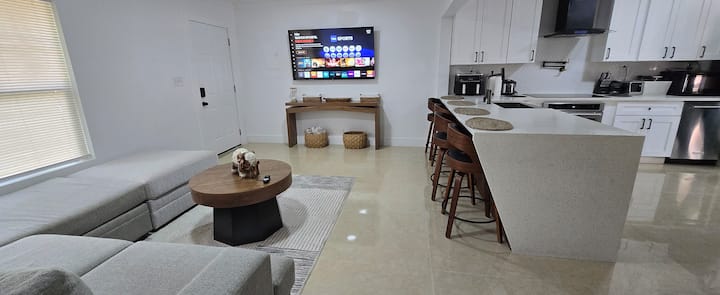 Modern & Stylish Retreat Near Marietta Square - 매리에타