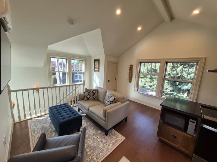 Cozy Colonial - Everett, WA