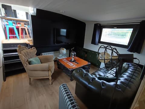 Airbnb performant: Stay in a houseboat. à Pas De Calais