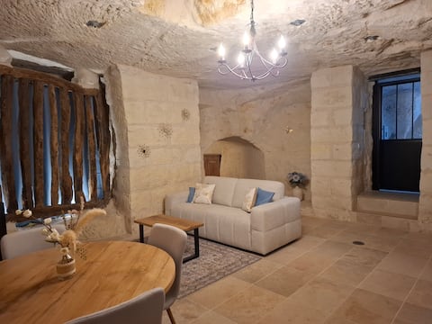 Top Airbnb: The cave suite in Saint Aignan Sur Cher