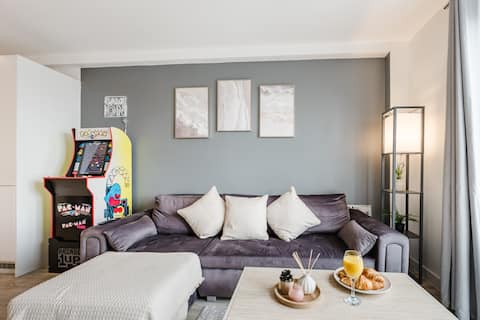 Top performing Airbnb: Luxury City Centre Stay | Sleeps 4 | Parking in Salford