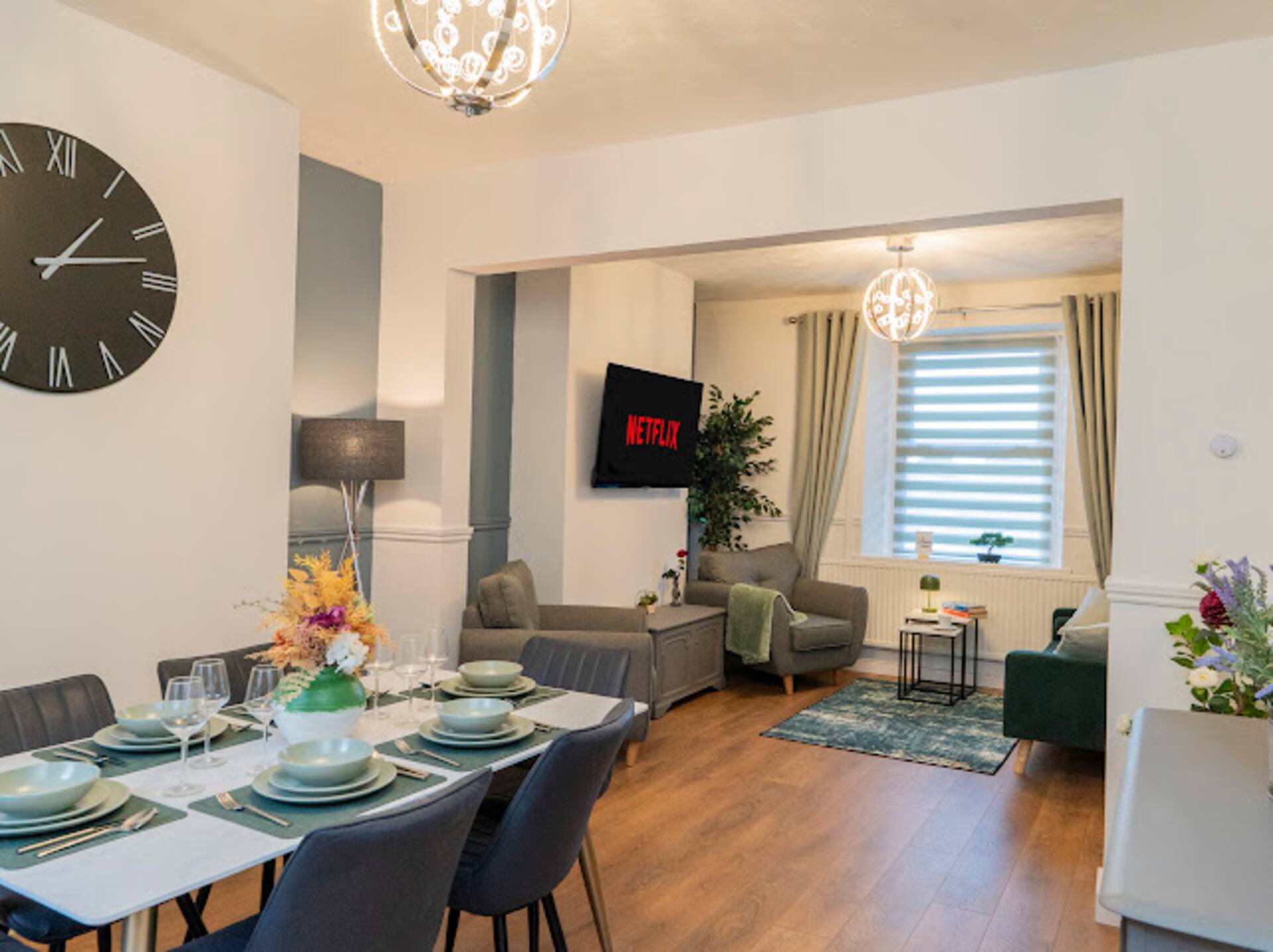 3-Bed Home with Hot Tub, Sleeps 9,Parking
