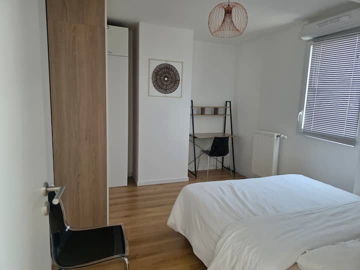Chambre Lit 160 Couple Ou Femme Seule - Mérignac